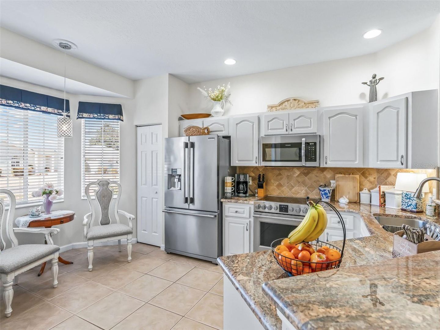 Fabulous Golf Course home with a GOLF CART GARAGE! Welcome to your new – image 18