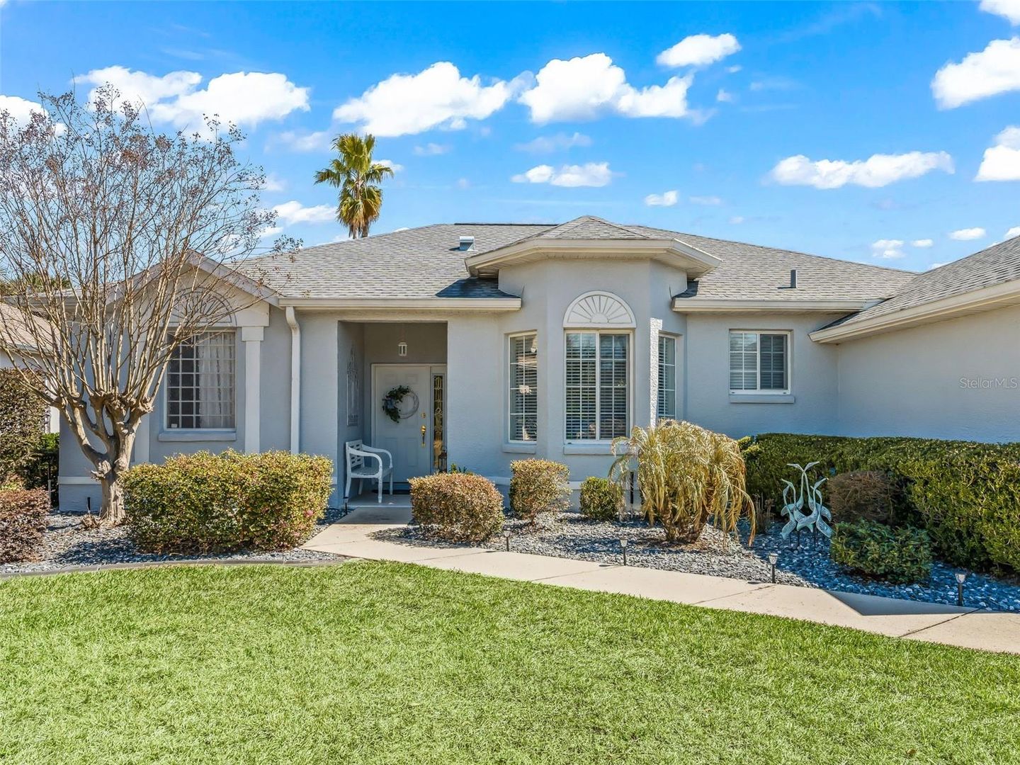 Fabulous Golf Course home with a GOLF CART GARAGE! Welcome to your new – image 5