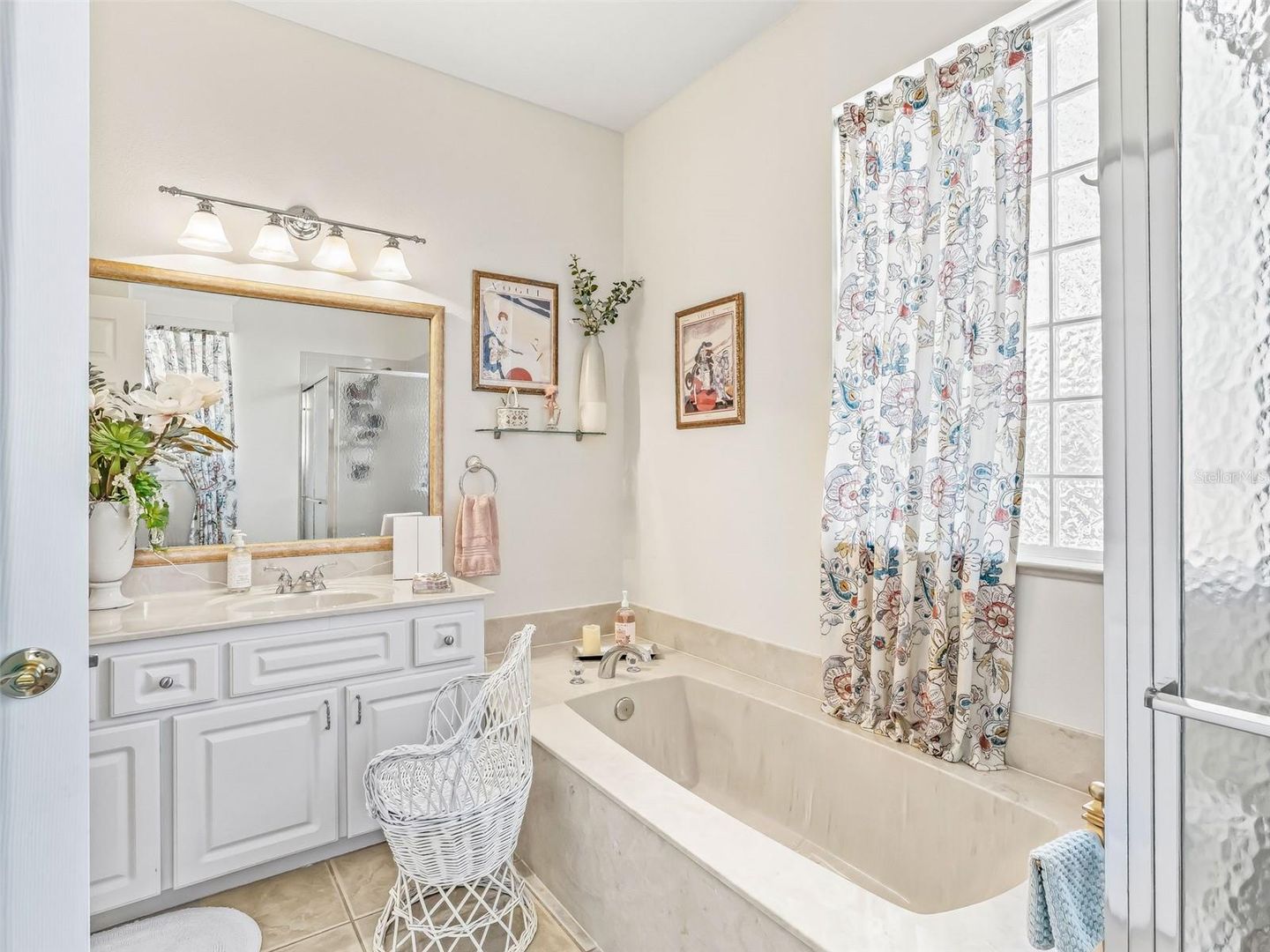 Fabulous Golf Course home with a GOLF CART GARAGE! Welcome to your new – image 26