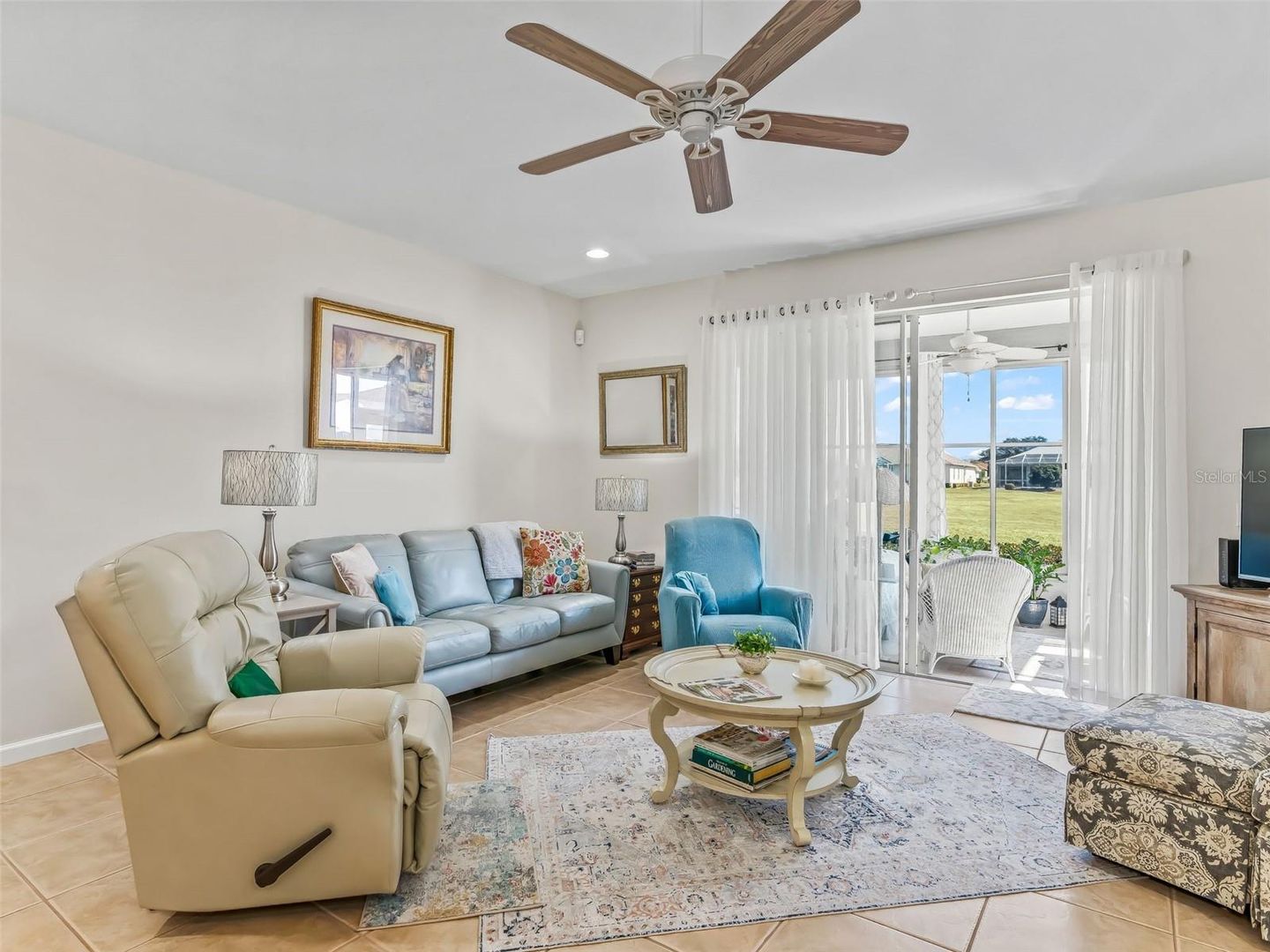 Fabulous Golf Course home with a GOLF CART GARAGE! Welcome to your new – image 9