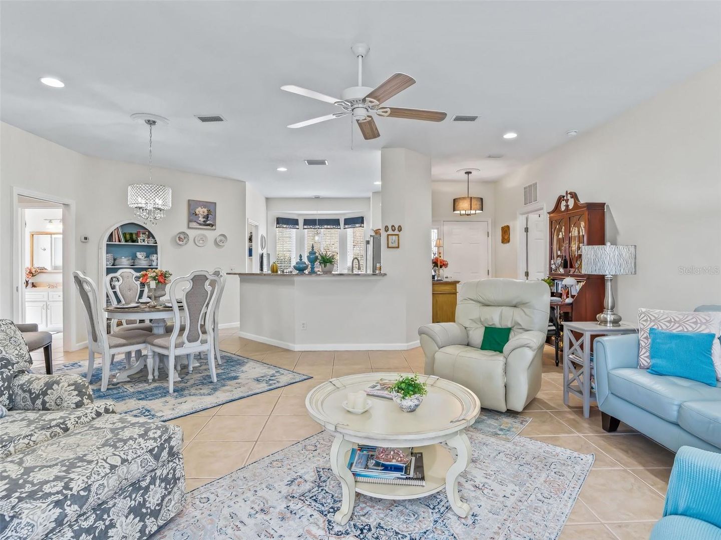 Fabulous Golf Course home with a GOLF CART GARAGE! Welcome to your new – image 12