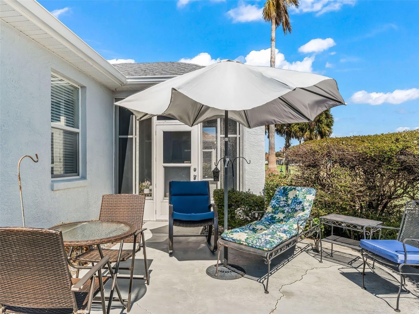 Fabulous Golf Course home with a GOLF CART GARAGE! Welcome to your new – image 38