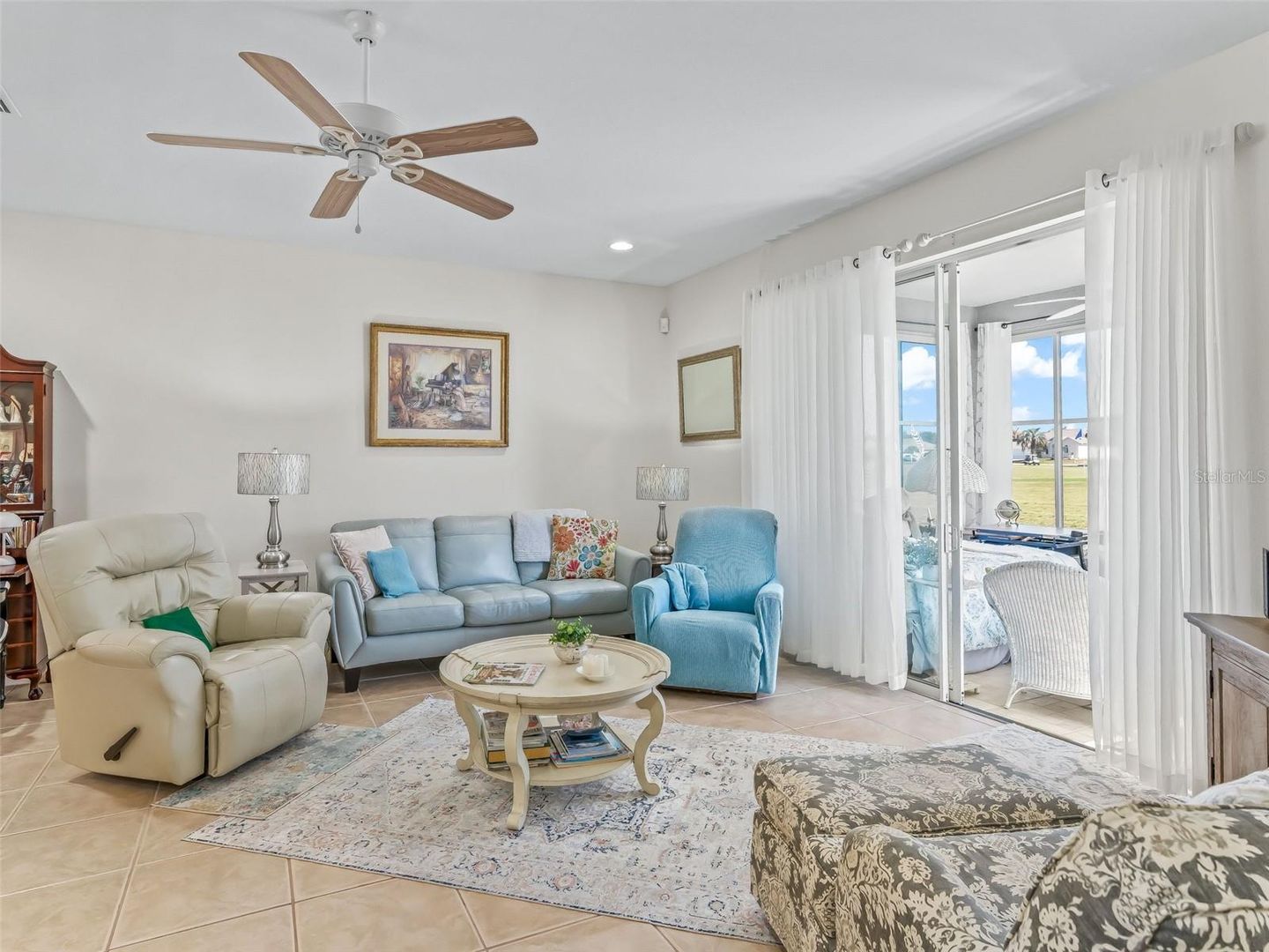 Fabulous Golf Course home with a GOLF CART GARAGE! Welcome to your new – image 11