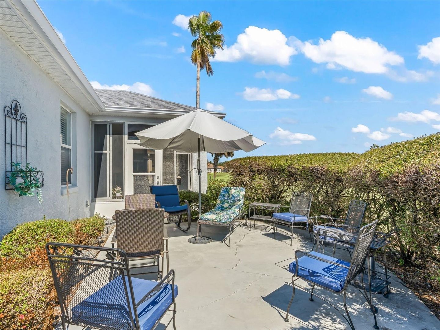 Fabulous Golf Course home with a GOLF CART GARAGE! Welcome to your new – image 37