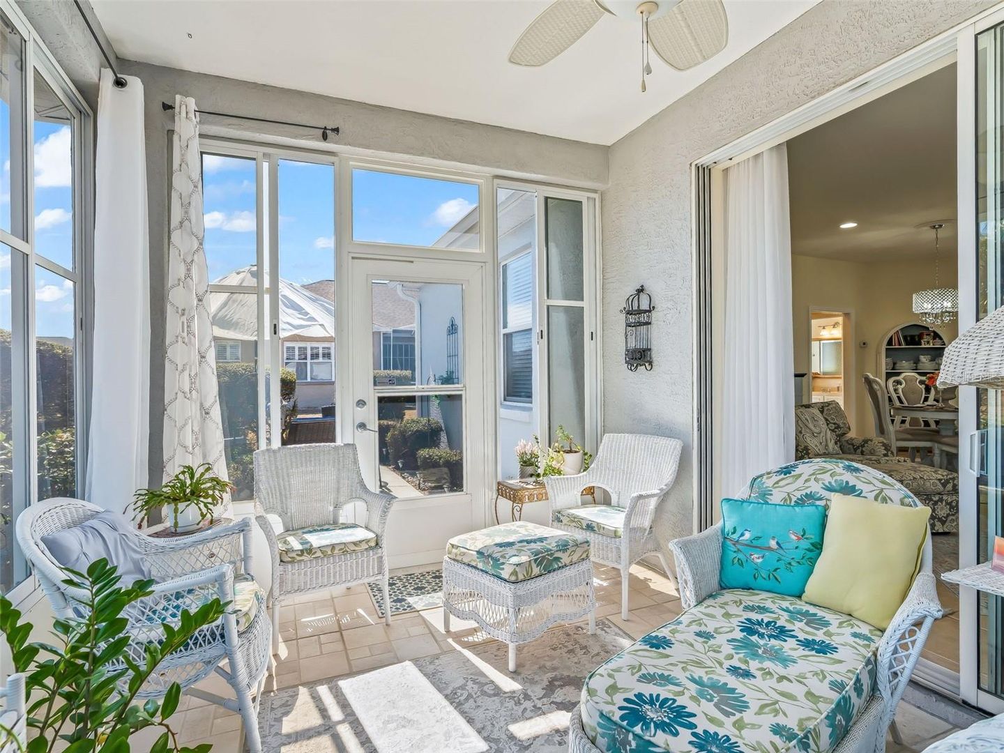 Fabulous Golf Course home with a GOLF CART GARAGE! Welcome to your new – image 35