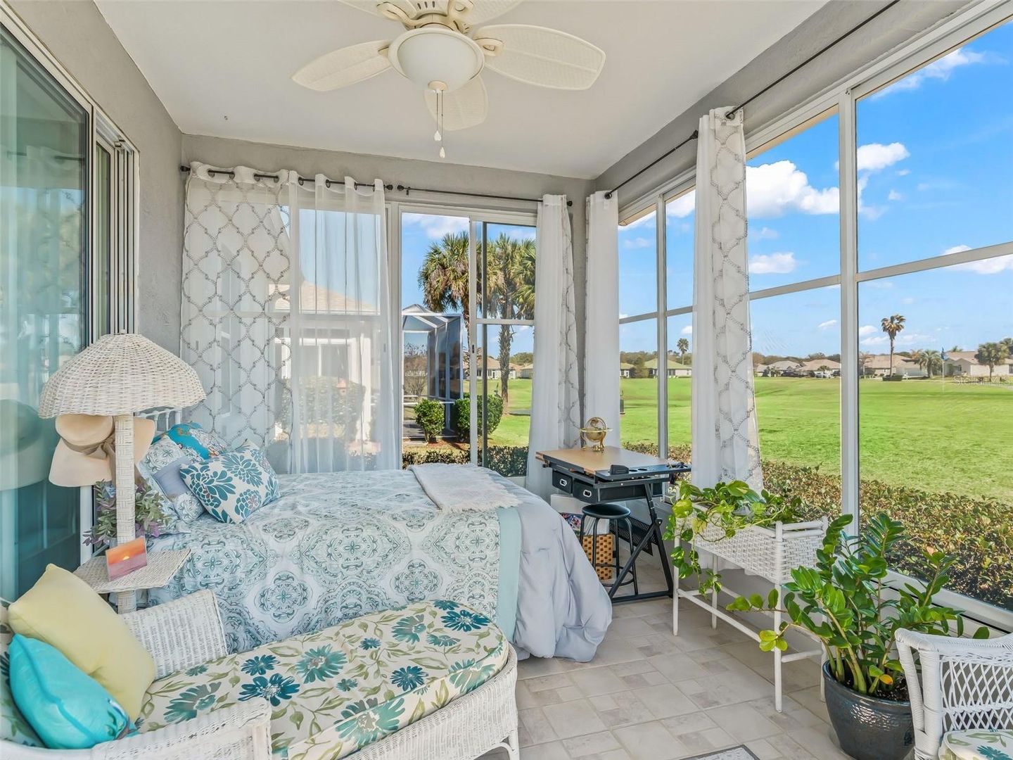 Fabulous Golf Course home with a GOLF CART GARAGE! Welcome to your new – image 34