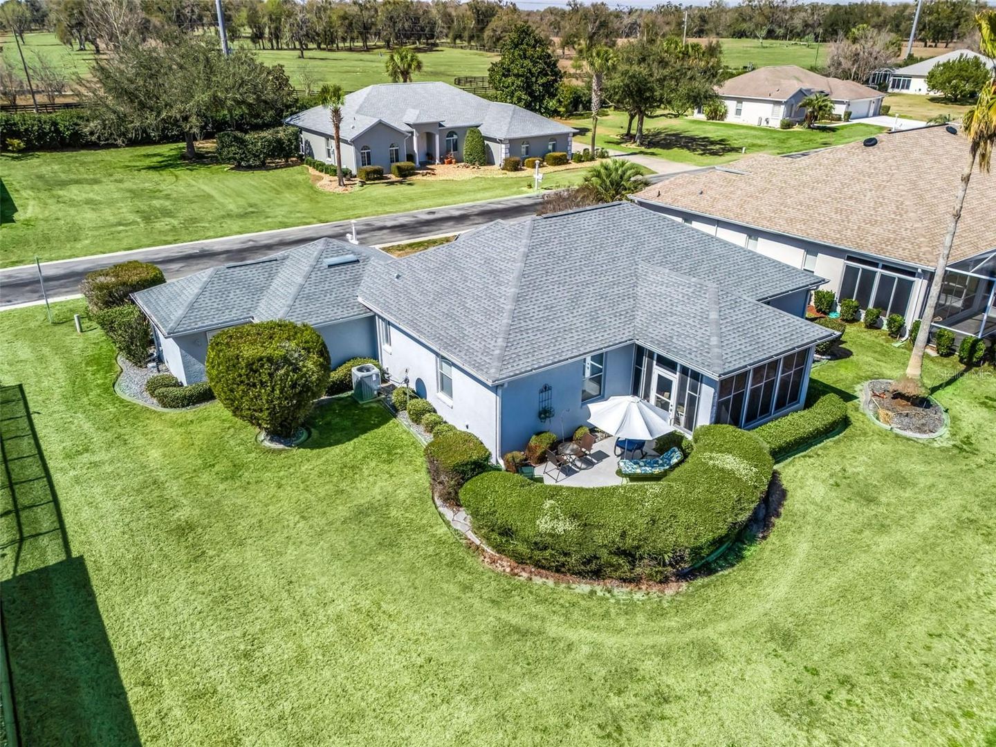 Fabulous Golf Course home with a GOLF CART GARAGE! Welcome to your new – image 41