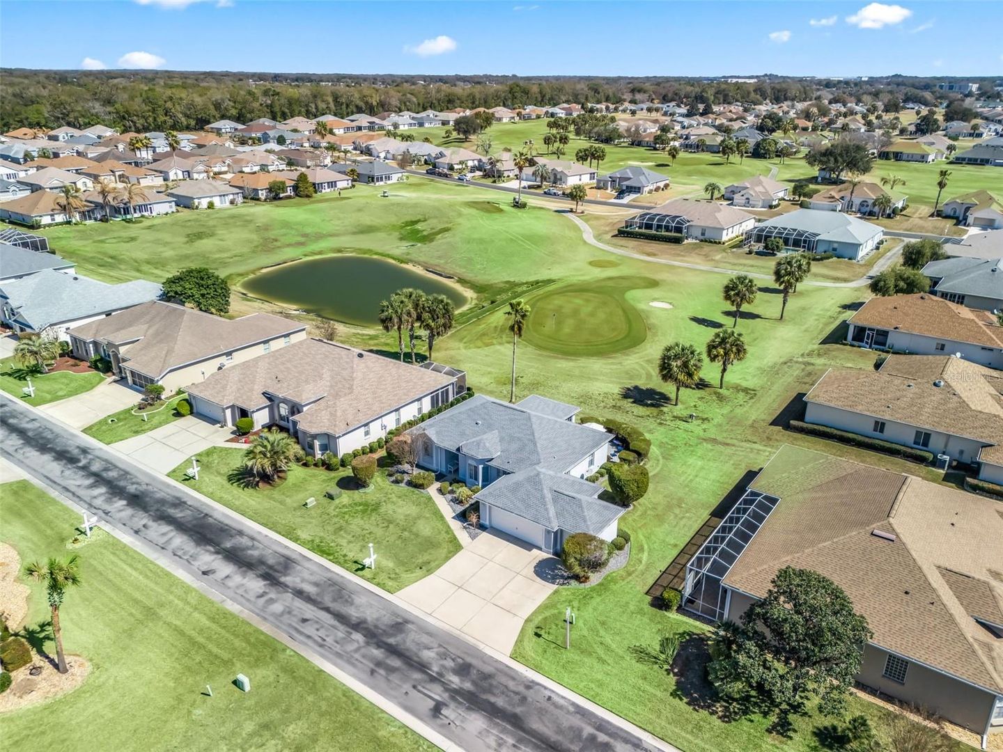 Fabulous Golf Course home with a GOLF CART GARAGE! Welcome to your new – image 44