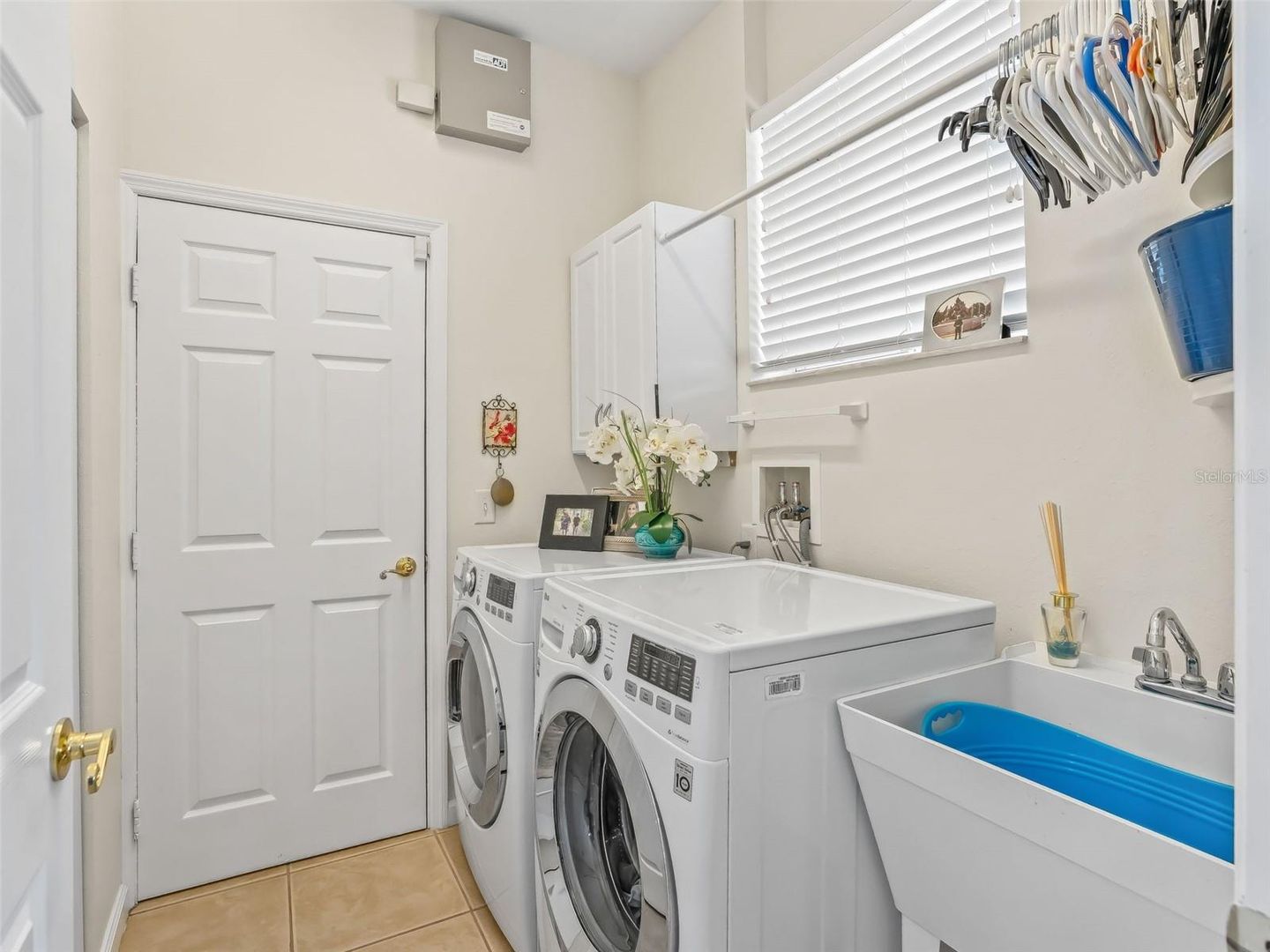 Fabulous Golf Course home with a GOLF CART GARAGE! Welcome to your new – image 32