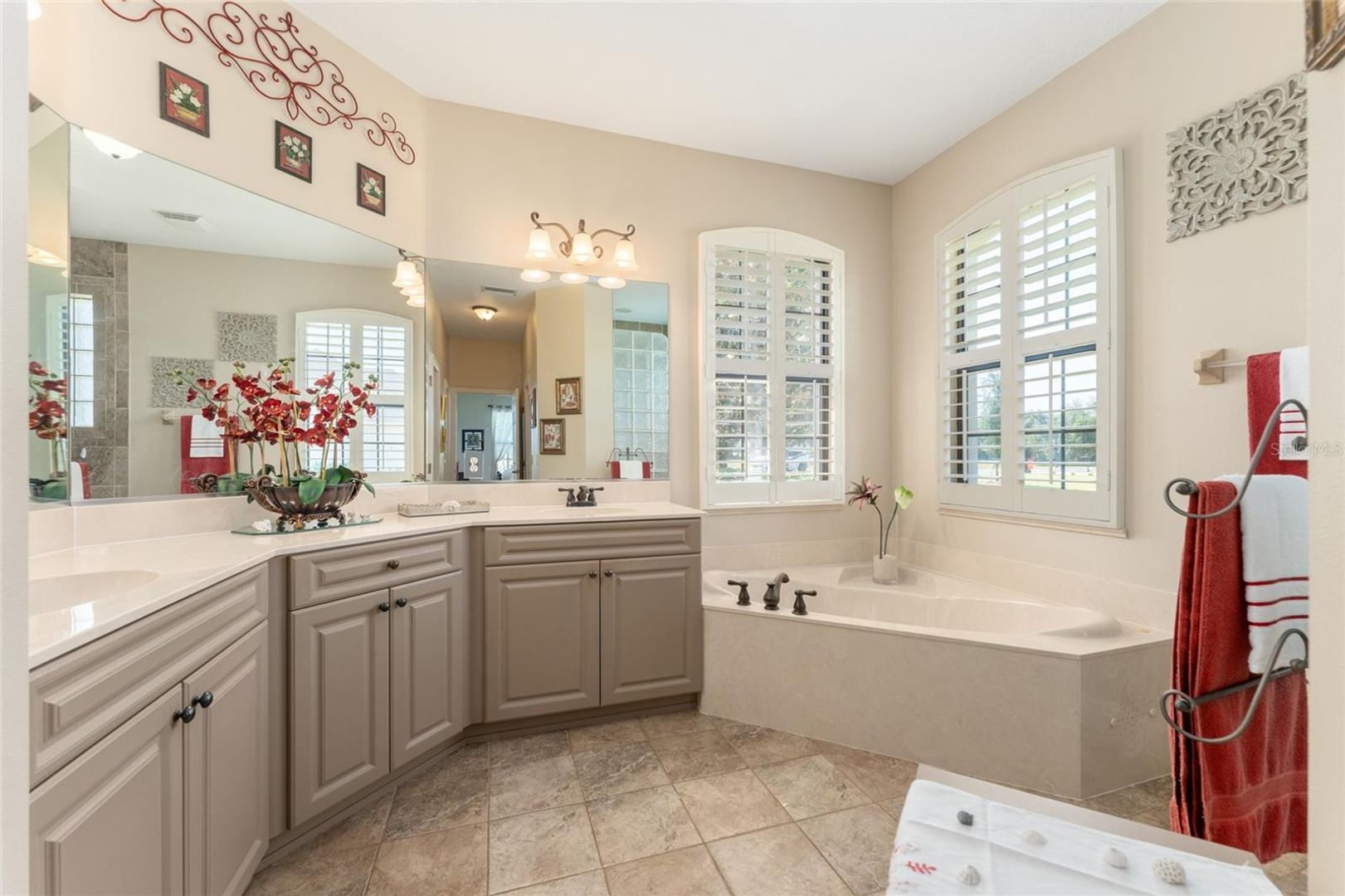 Ocala, Florida, 34480, United States, 4 Bedrooms Bedrooms, ,2 BathroomsBathrooms,Residential,For Sale,2043292