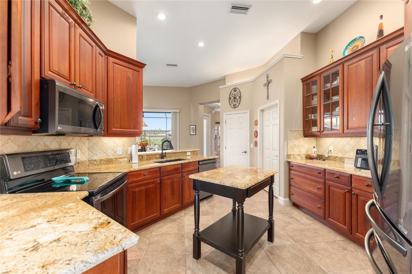 Ocala, Florida, 34480, United States, 4 Bedrooms Bedrooms, ,2 BathroomsBathrooms,Residential,For Sale,2043292