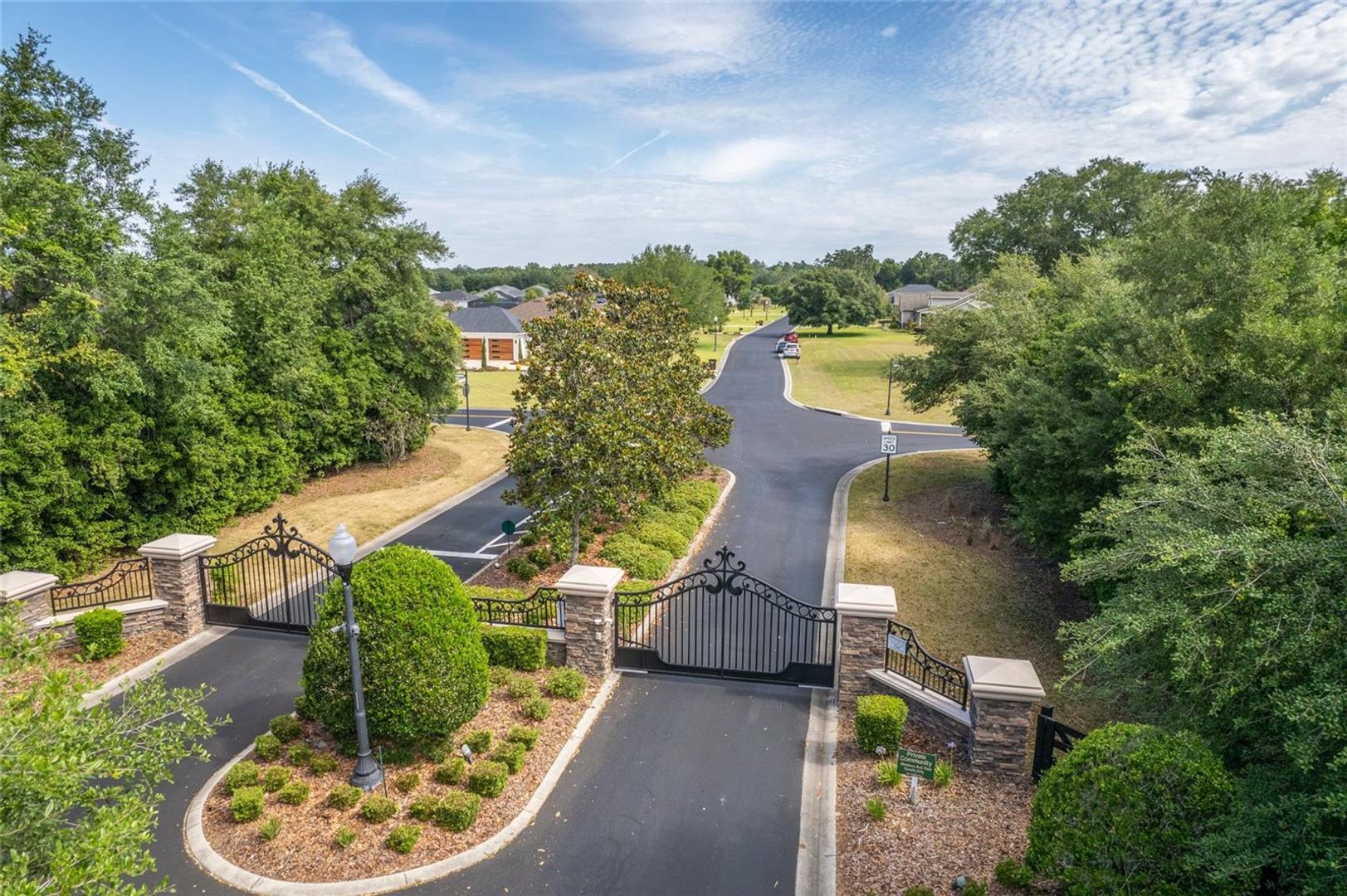 Ocala, Florida, 34480, United States, 4 Bedrooms Bedrooms, ,2 BathroomsBathrooms,Residential,For Sale,2043292